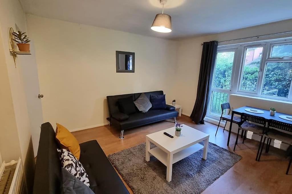 2 Bedroom Apartment In Kennington Londres Extérieur photo